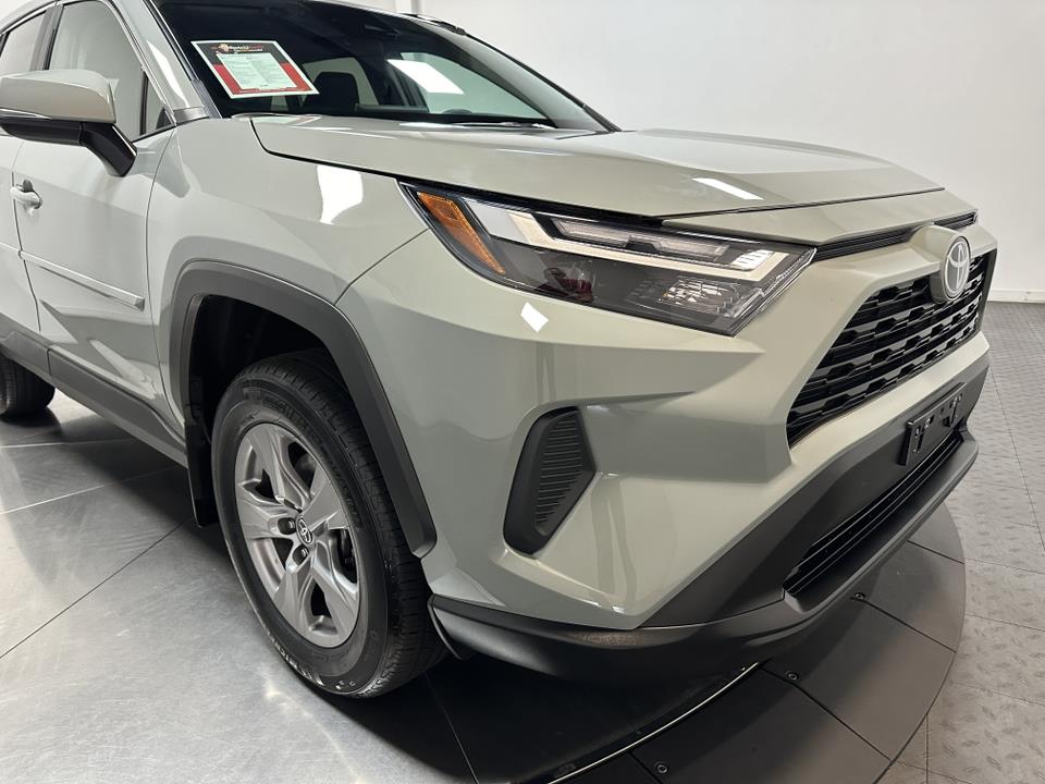 2023 Toyota RAV4 XLE 3