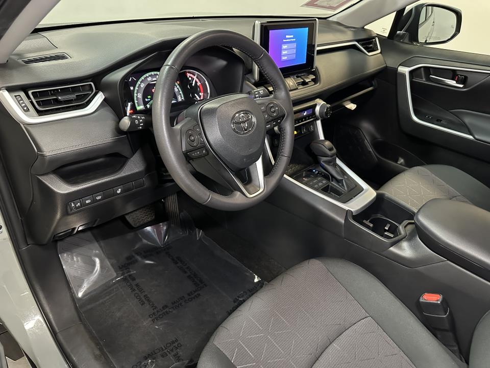 2023 Toyota RAV4 XLE 23