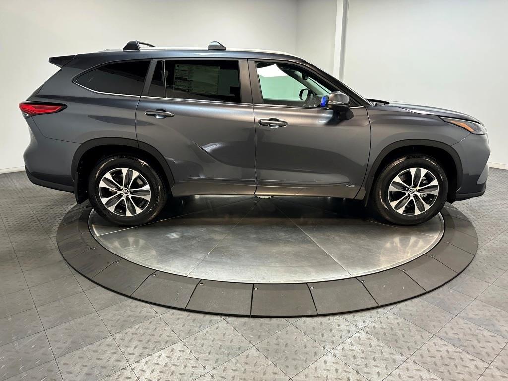 2024 Toyota Highlander Hybrid XLE 9