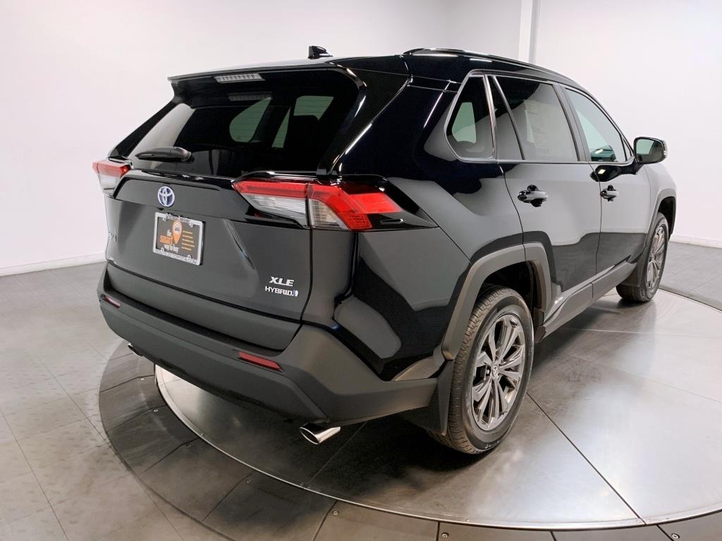 2024 Toyota RAV4 Hybrid XLE Premium 8