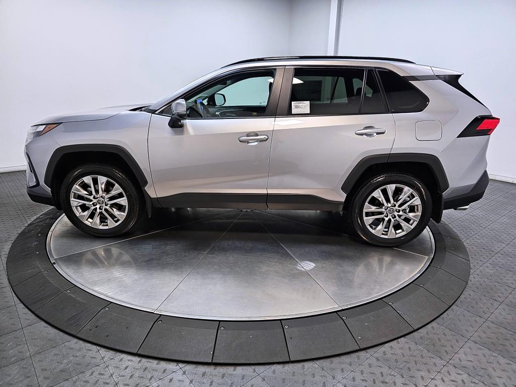 2024 Toyota RAV4 XLE Premium 5