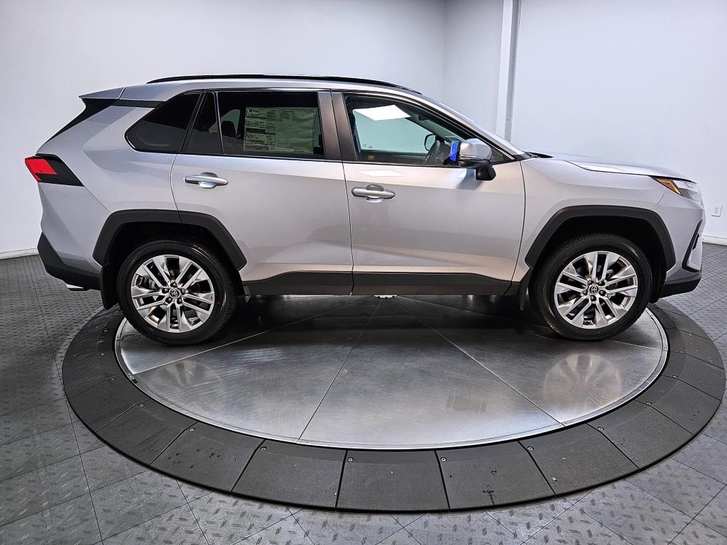 2024 Toyota RAV4 XLE Premium 9