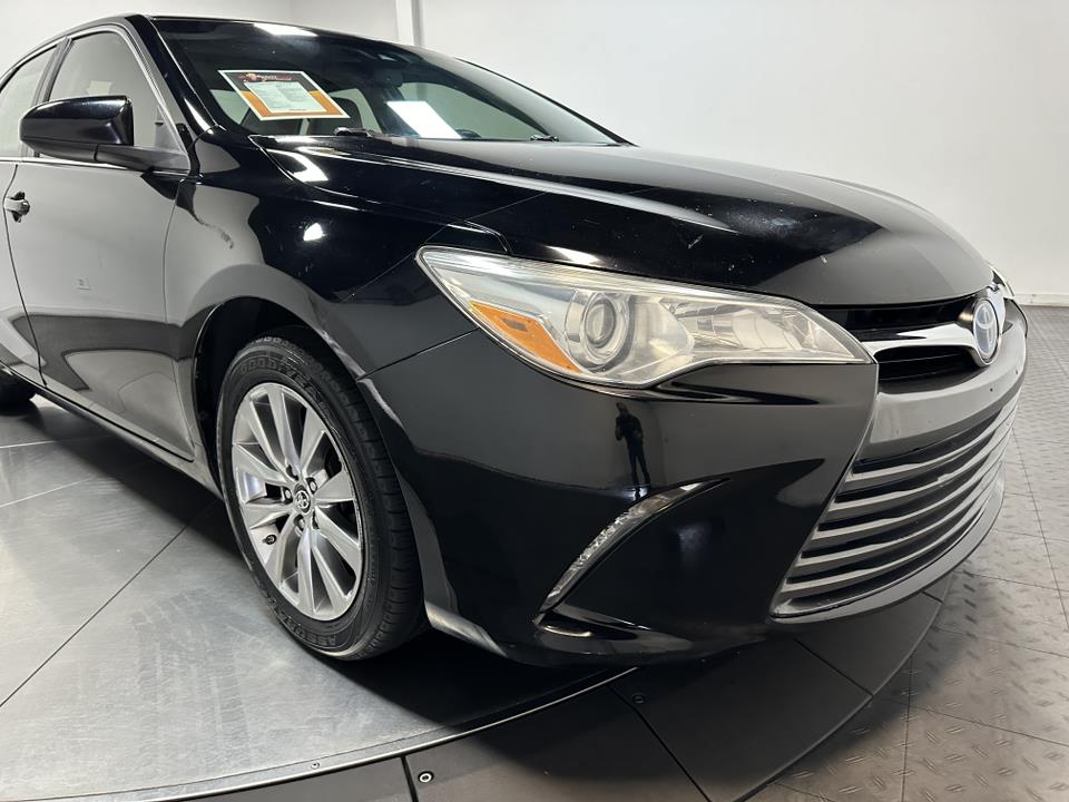 2016 Toyota Camry Hybrid XLE 3