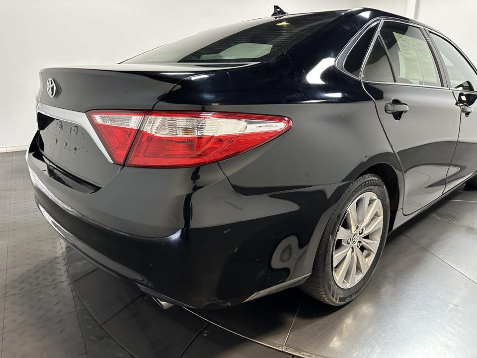 2016 Toyota Camry Hybrid XLE 14