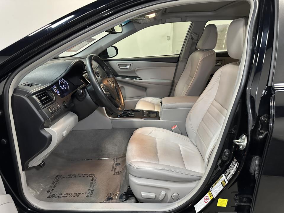 2016 Toyota Camry Hybrid XLE 22