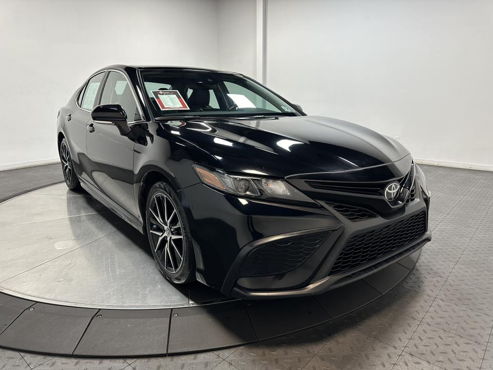 2022 Toyota Camry SE 2