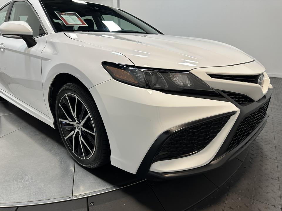 2022 Toyota Camry SE 3