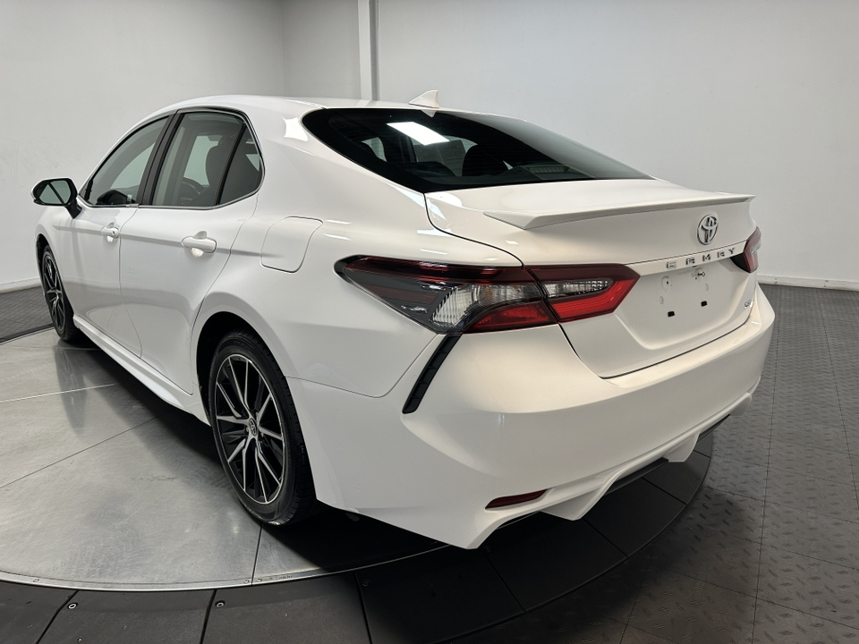 2022 Toyota Camry SE 9