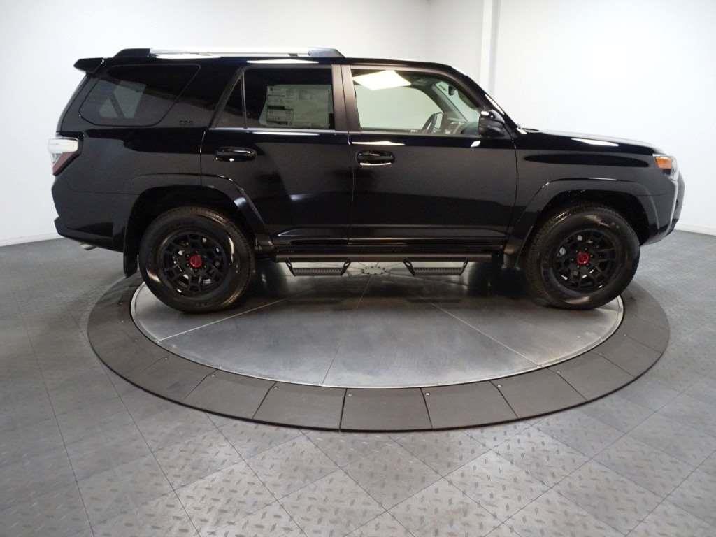 2024 Toyota 4Runner SR5 8