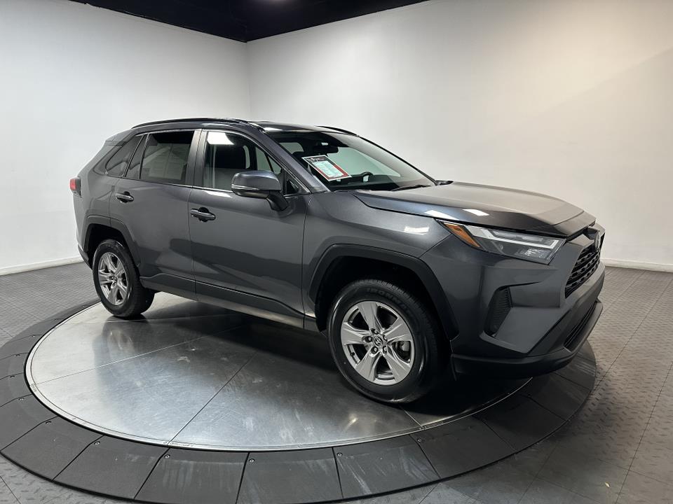 2022 Toyota RAV4 XLE 2