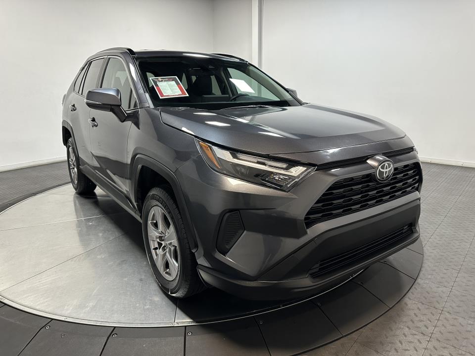 2022 Toyota RAV4 XLE 3