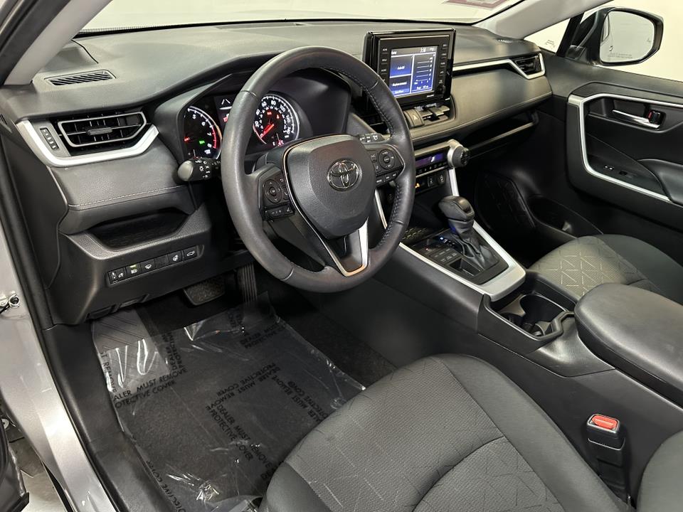 2021 Toyota RAV4 XLE 24