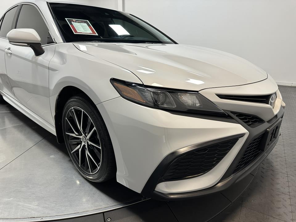 2022 Toyota Camry SE 3