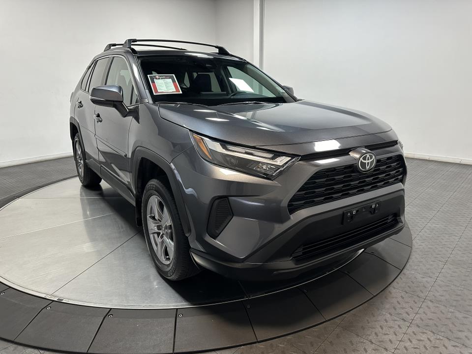 2022 Toyota RAV4 XLE 2