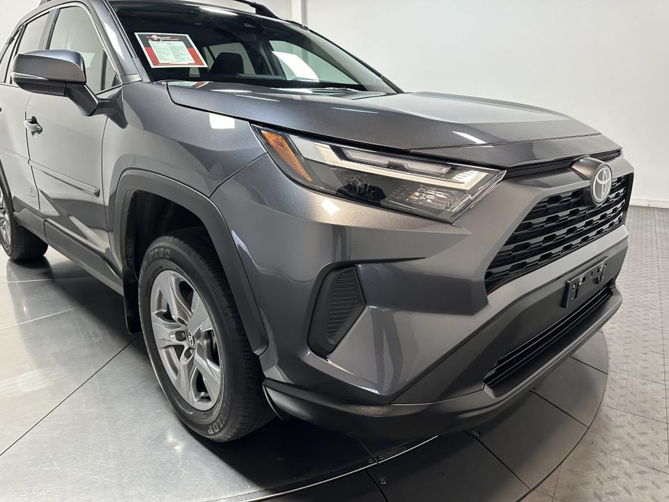 2022 Toyota RAV4 XLE 3