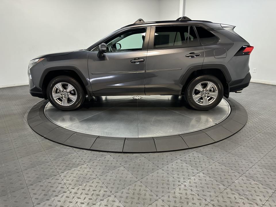 2022 Toyota RAV4 XLE 8