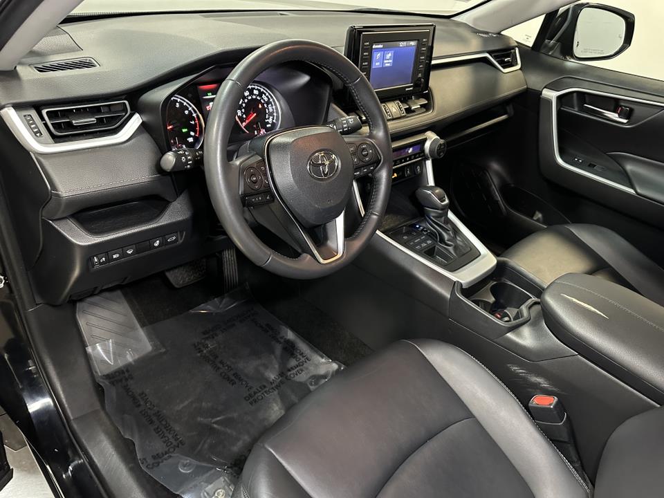 2020 Toyota RAV4 XLE Premium 24