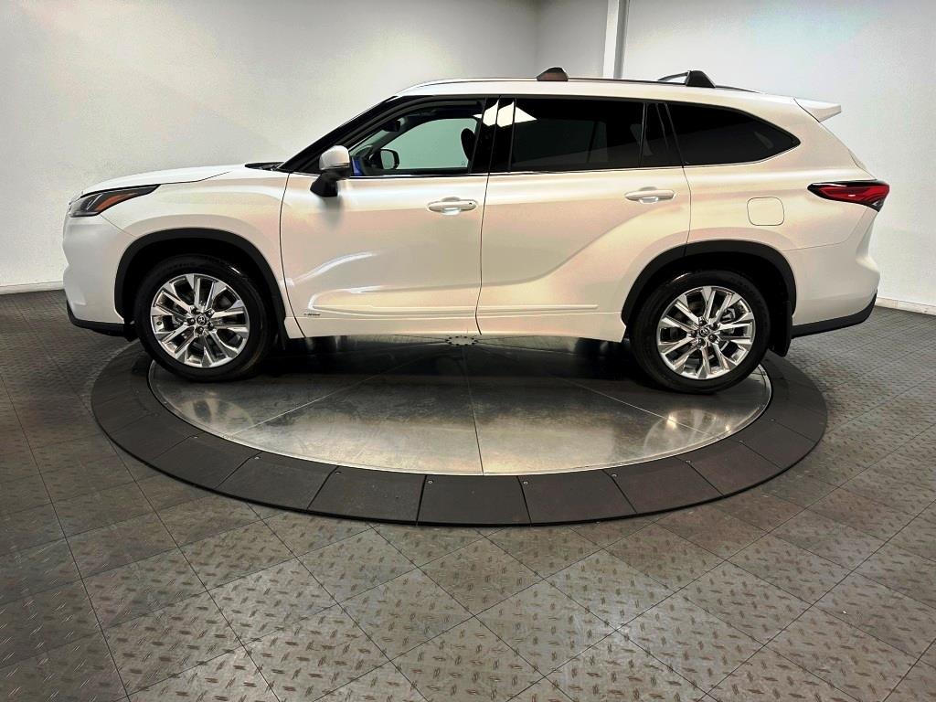 2024 Toyota Highlander Hybrid Limited 5