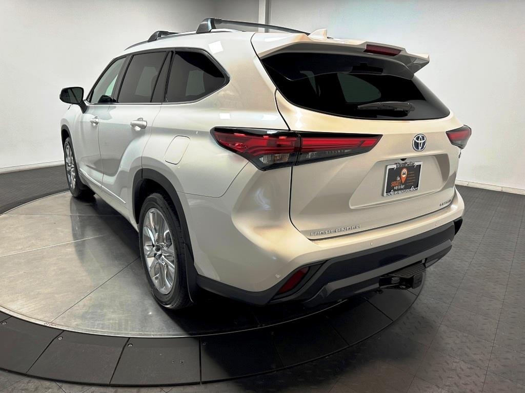 2024 Toyota Highlander Hybrid Limited 6