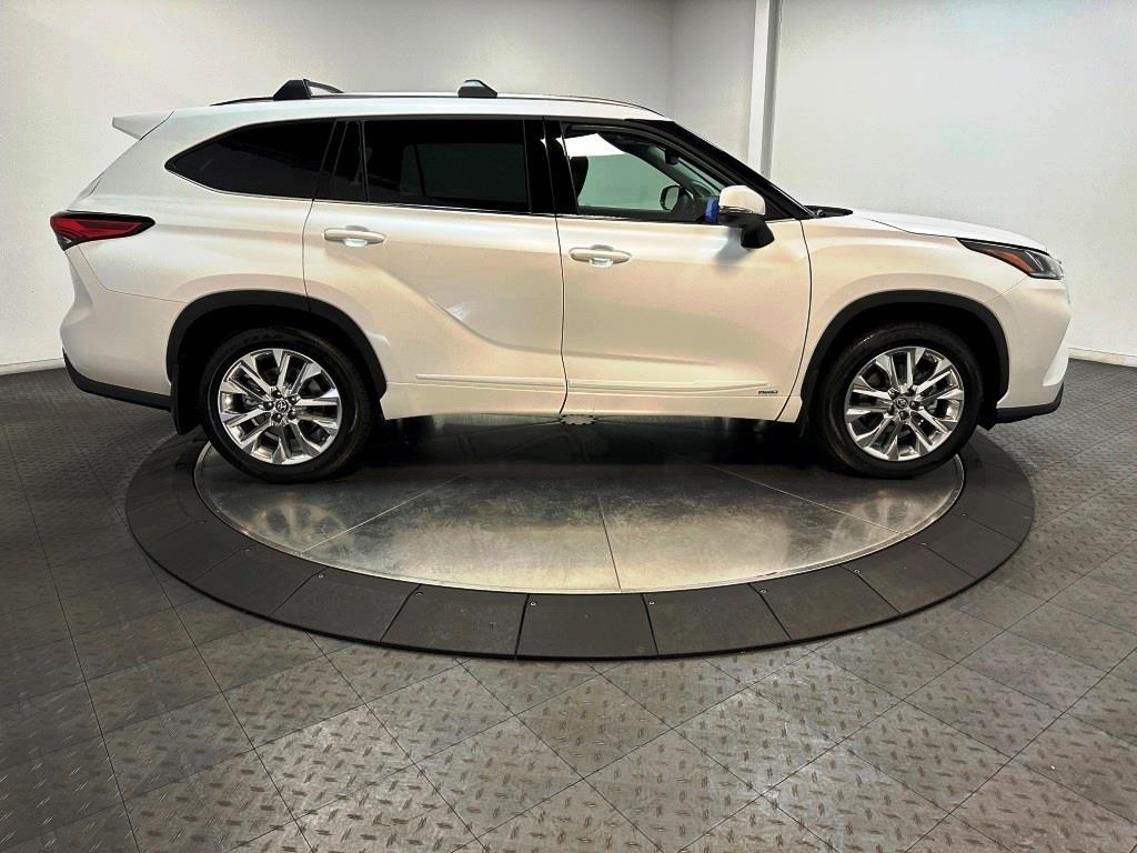 2024 Toyota Highlander Hybrid Limited 9