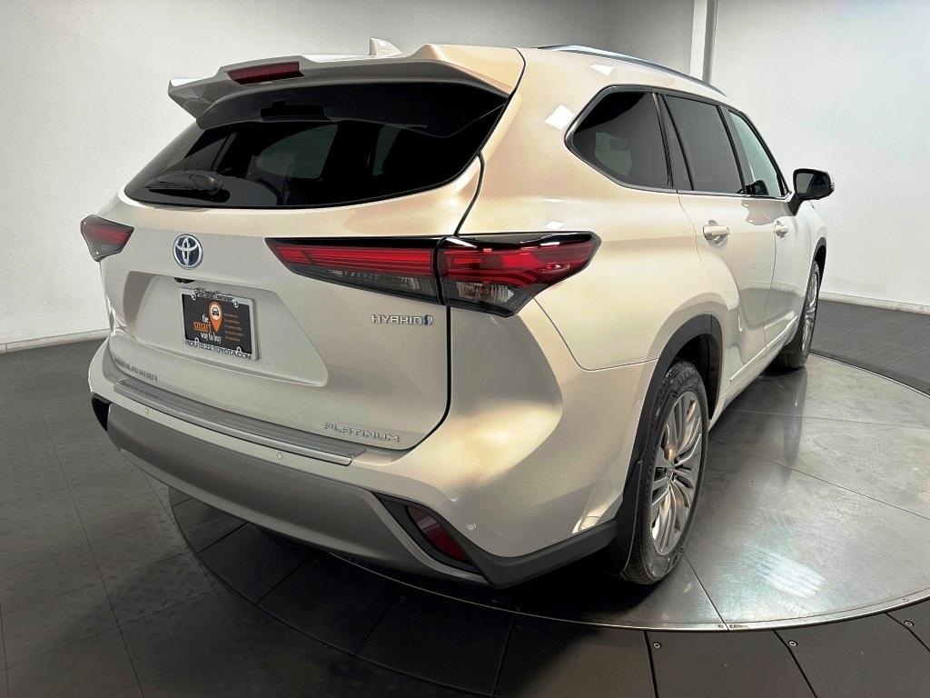 2024 Toyota Highlander Hybrid Platinum 8