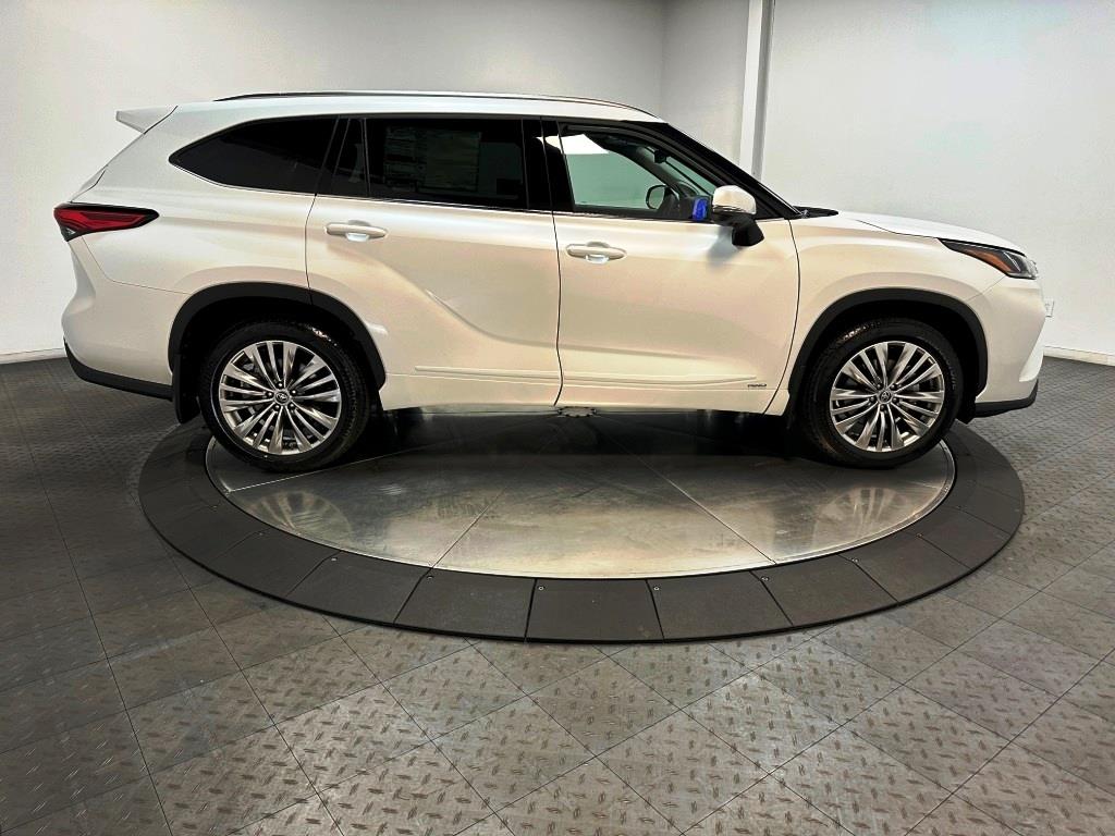 2024 Toyota Highlander Hybrid Platinum 9