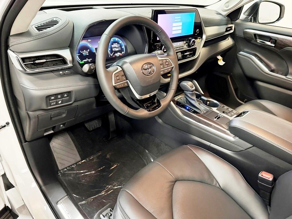 2024 Toyota Highlander Hybrid Platinum 15