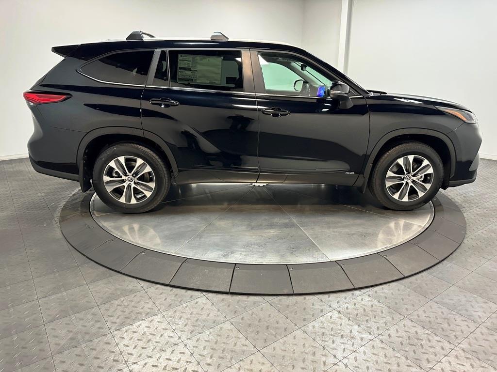 2024 Toyota Highlander Hybrid XLE 9