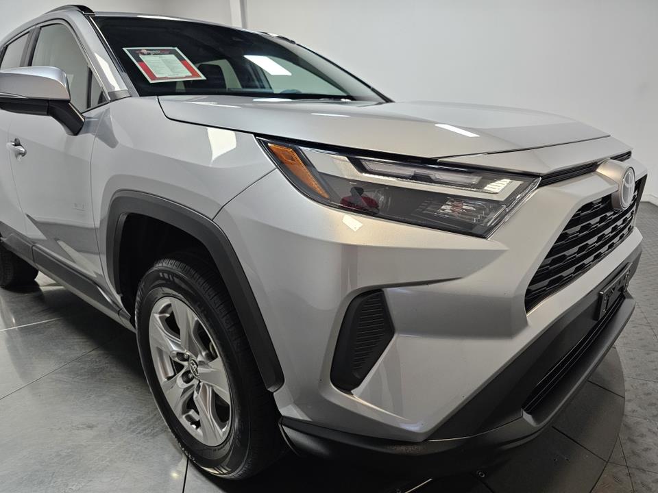 2022 Toyota RAV4 XLE 3