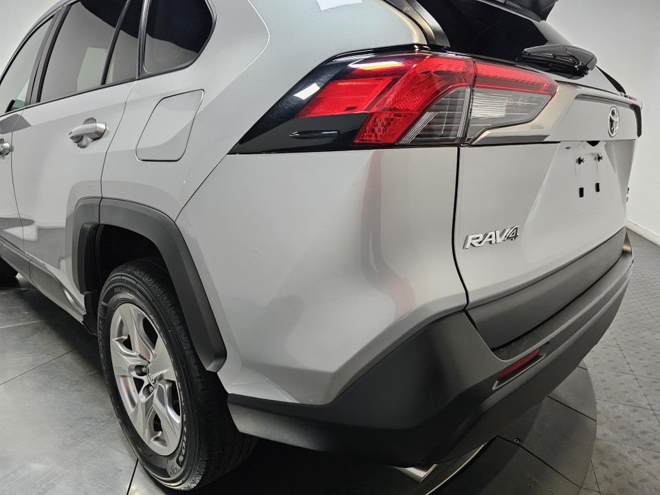 2022 Toyota RAV4 XLE 10