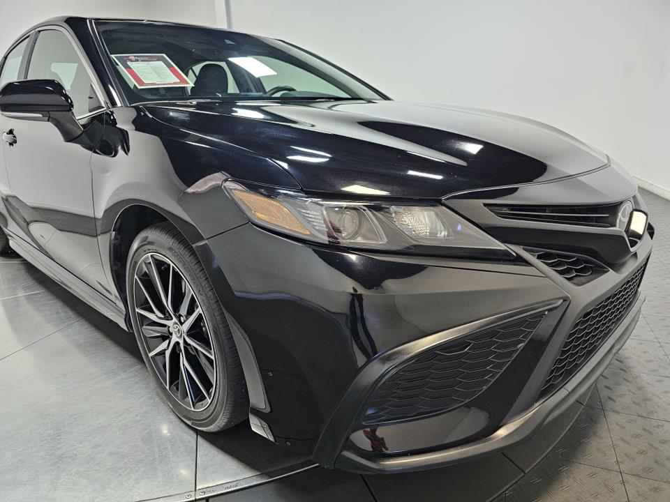 2023 Toyota Camry SE 3