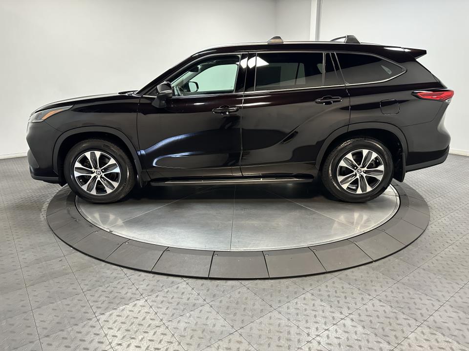 2021 Toyota Highlander XLE 8