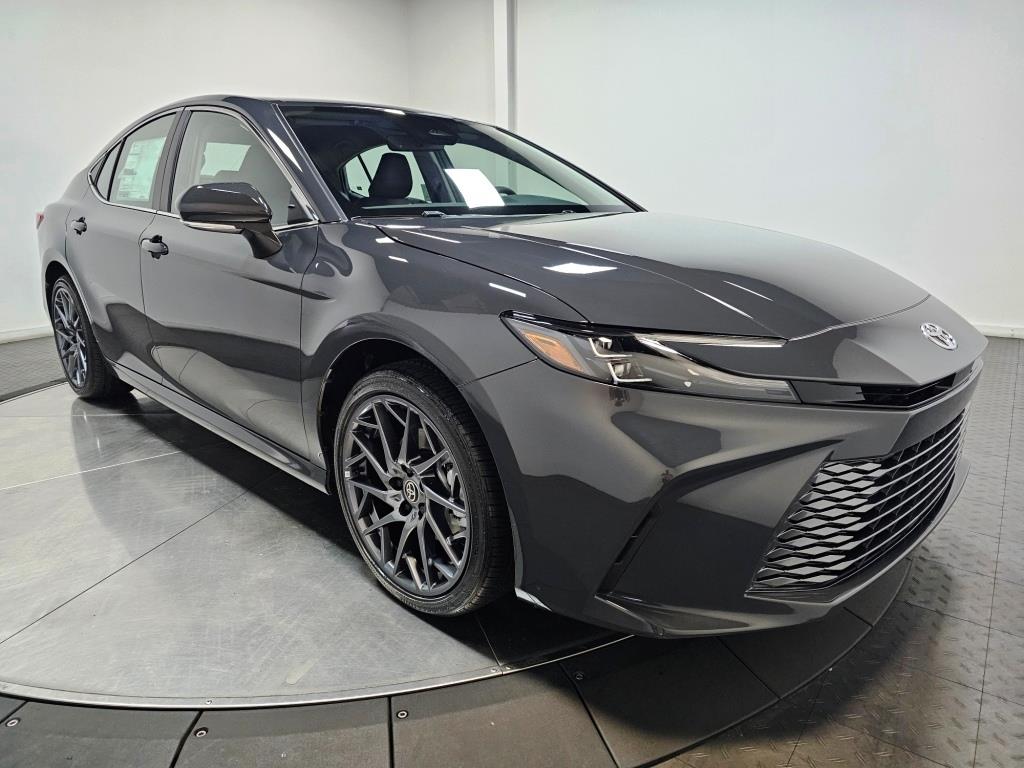 2025 Toyota Camry XLE 2