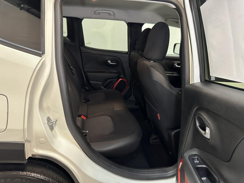 2016 Jeep Renegade Trailhawk 35