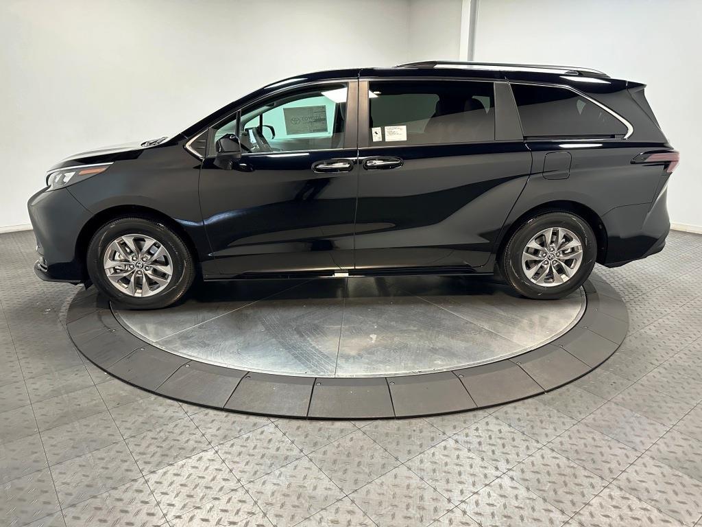 2025 TOYOTA SIENNA  6