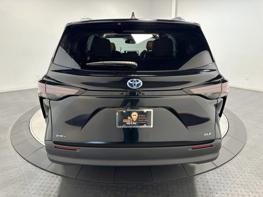 2025 TOYOTA SIENNA  8