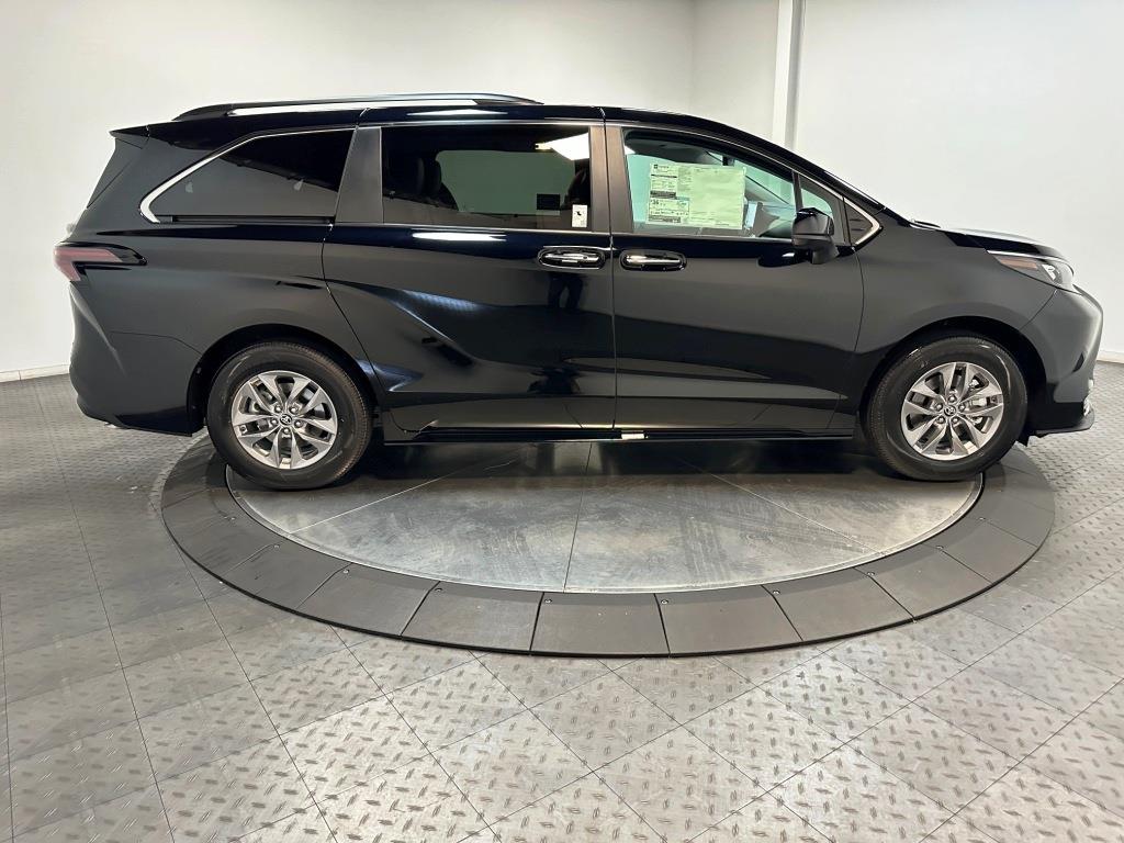 2025 TOYOTA SIENNA  10