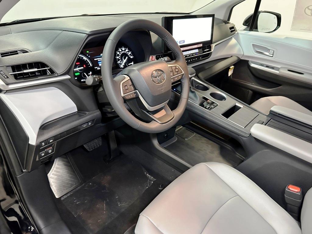 2025 TOYOTA SIENNA  16