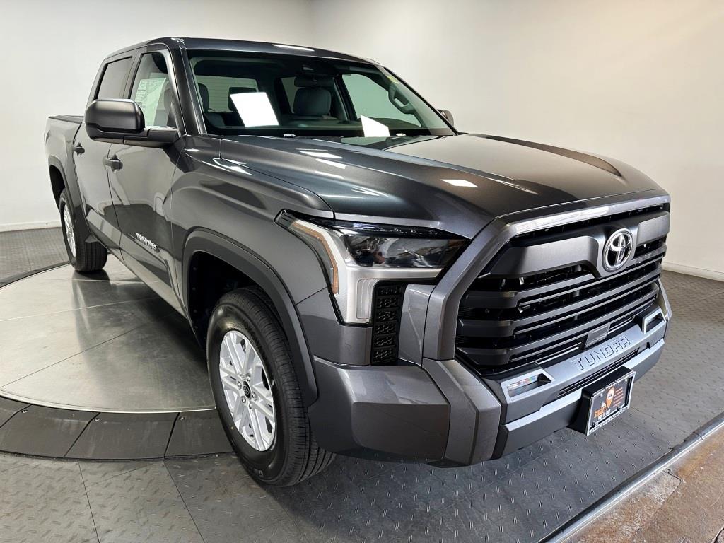 2025 Toyota Tundra 4WD SR5 2