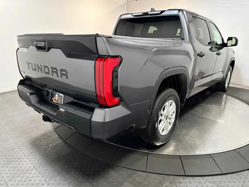 2025 Toyota Tundra 4WD SR5 8