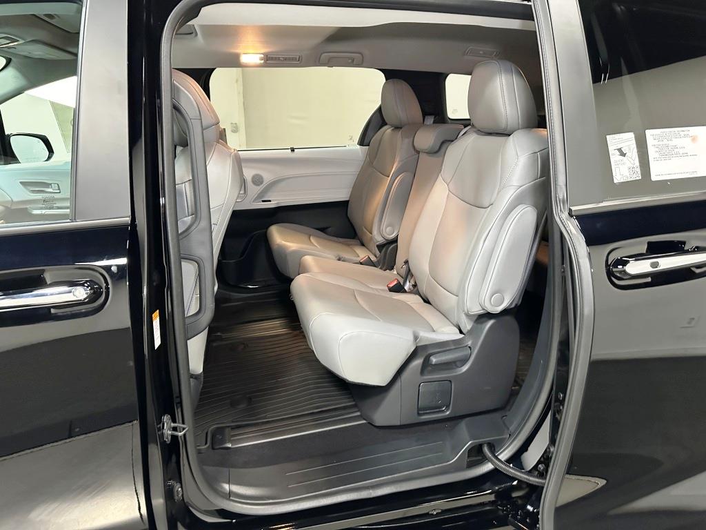 2025 Toyota Sienna XLE 22