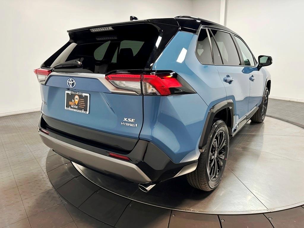 2024 Toyota RAV4 Hybrid XSE 8