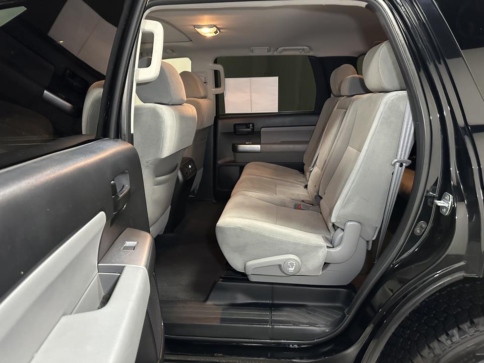 2019 Toyota Sequoia SR5 32