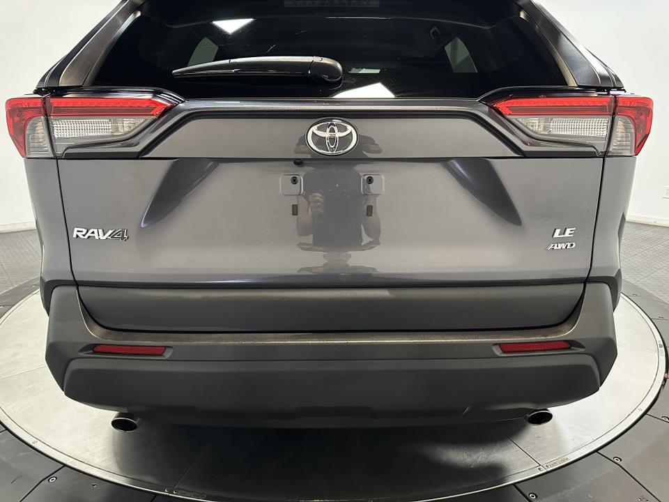 2022 Toyota RAV4 LE 12