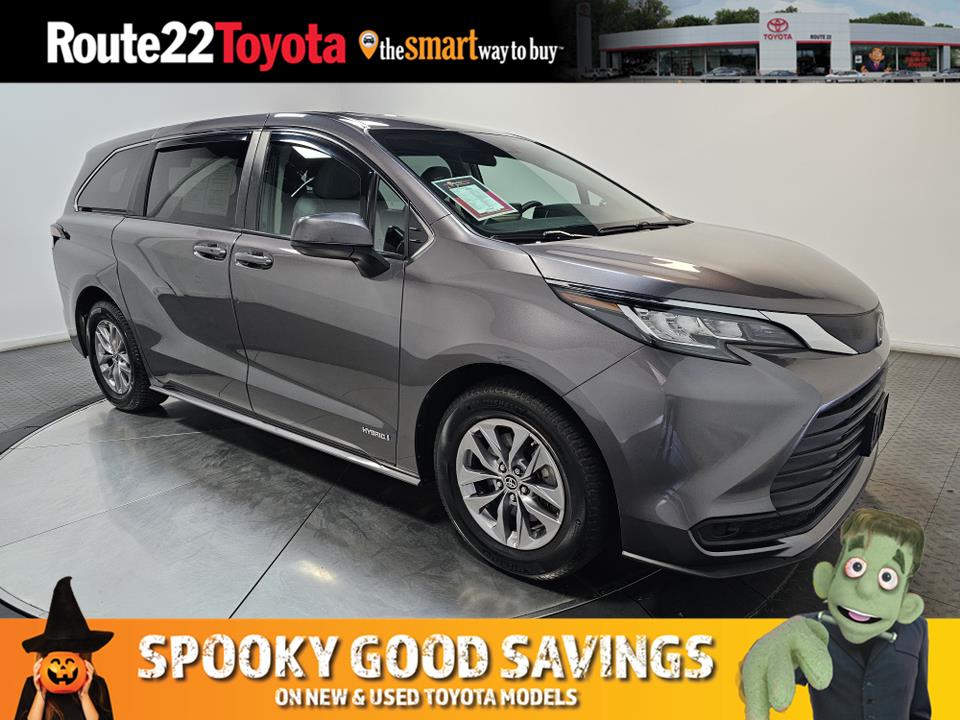 2021 Toyota Sienna LE 1