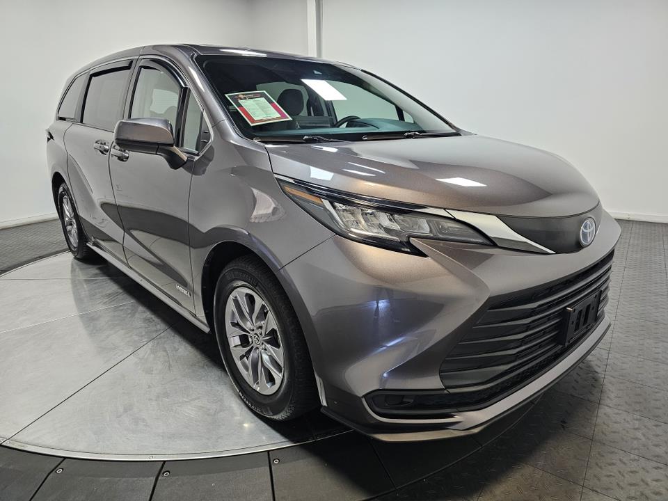 2021 Toyota Sienna LE 2