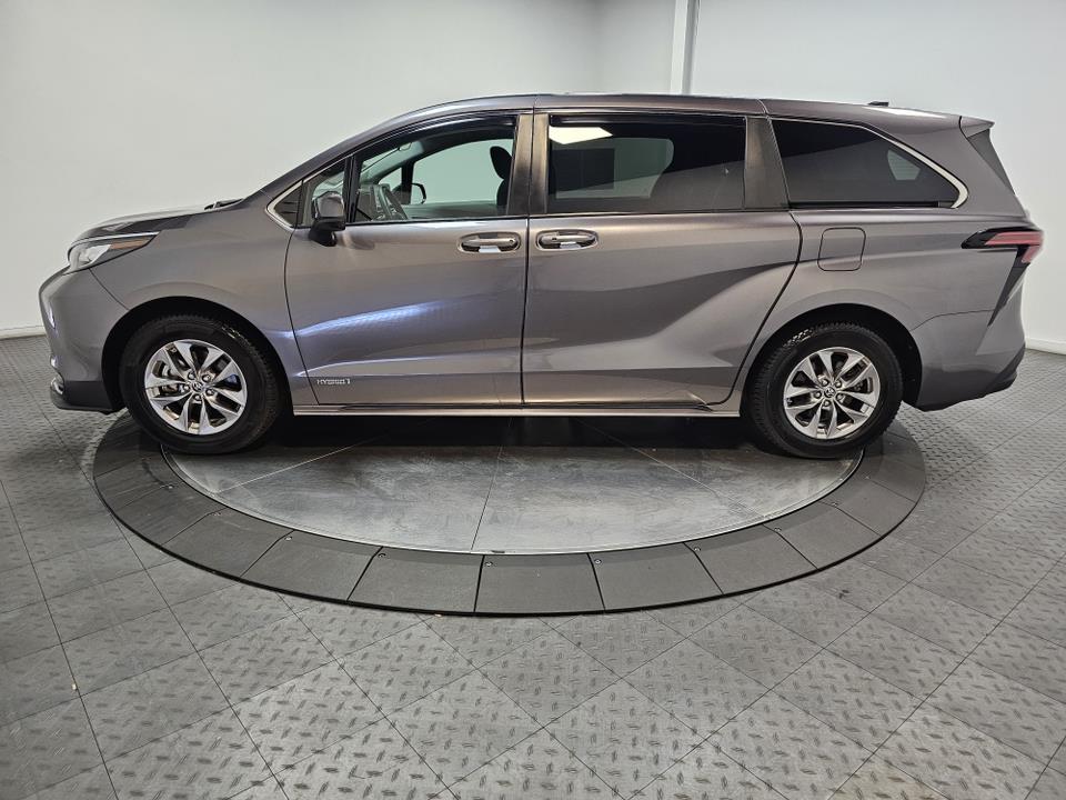 2021 Toyota Sienna LE 8