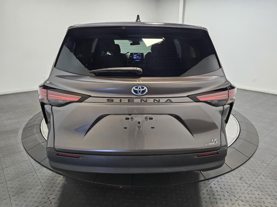 2021 Toyota Sienna LE 11