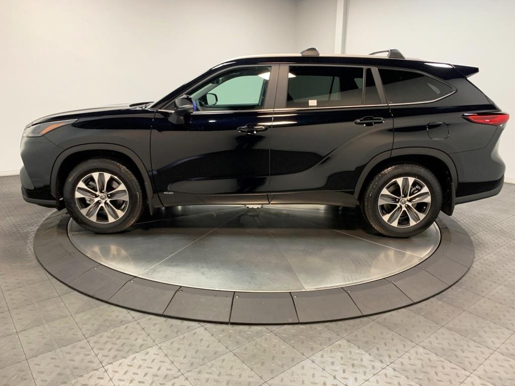 2024 Toyota Highlander Hybrid XLE 5