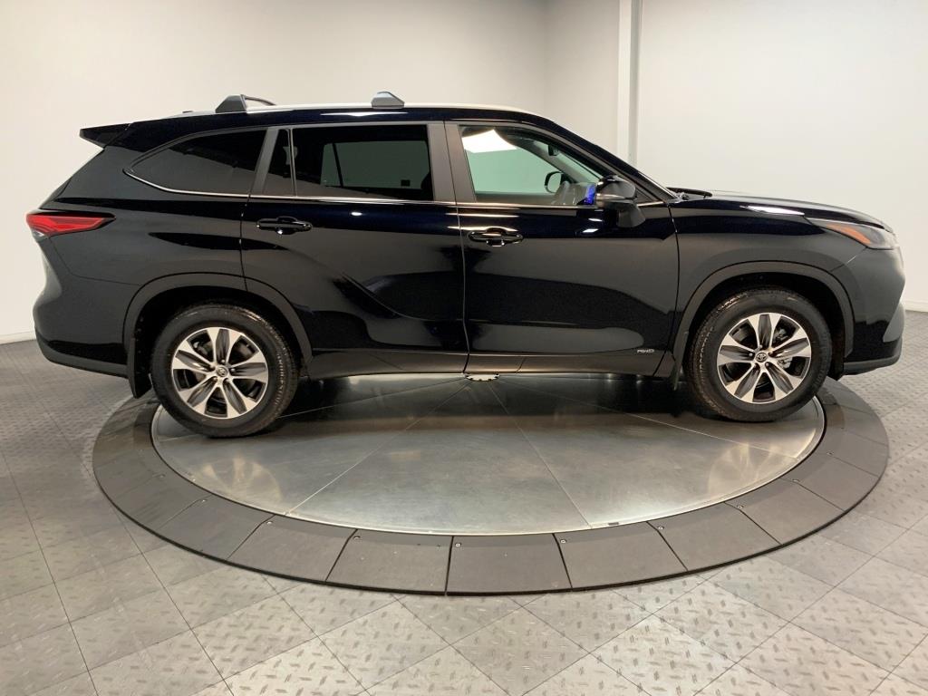 2024 Toyota Highlander Hybrid XLE 9